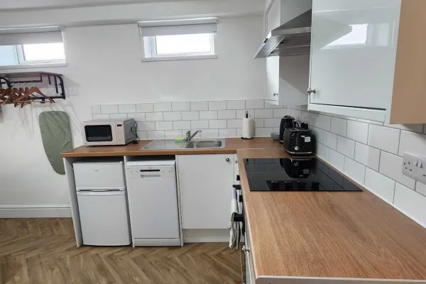 Parking, En-Suite Double Room, Kitchen - Image 8