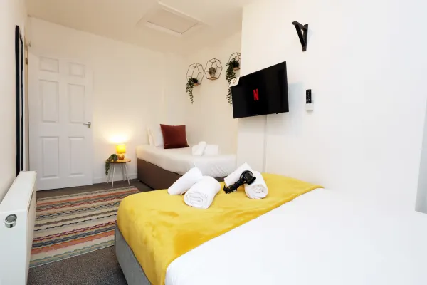 City / Sleeps 5 / TV Every Room - Image 2