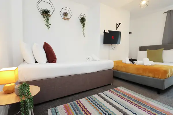 City / Sleeps 5 / TV Every Room - Image 31