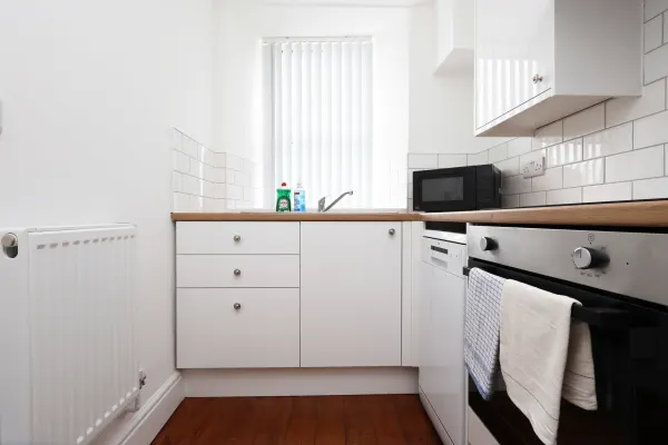 Parking, En-Suite Double Room, Kitchen - Image 2