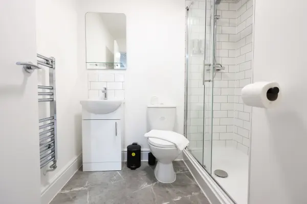 Parking, En-Suite Double Room, Kitchen - Image 2