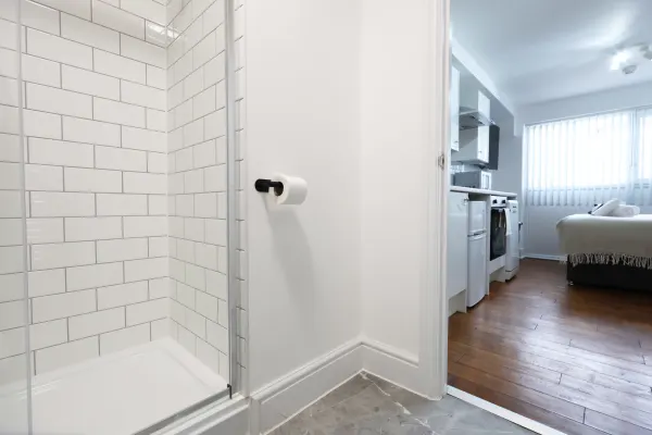 Parking, En-Suite Double Room, Kitchen - Image 5