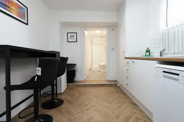 En-Suite Double room, Kitchen, Parking - Image 1