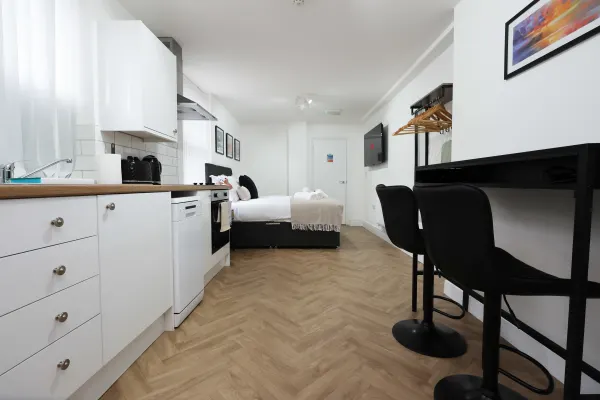 En-Suite Double room, Kitchen, Parking - Image 30