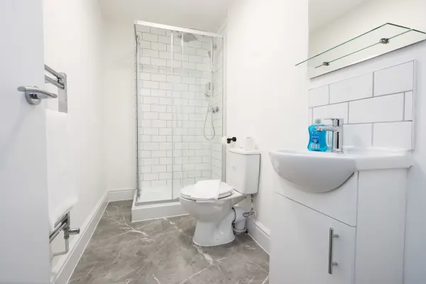 En-Suite Double room, Kitchen, Parking - Image 7