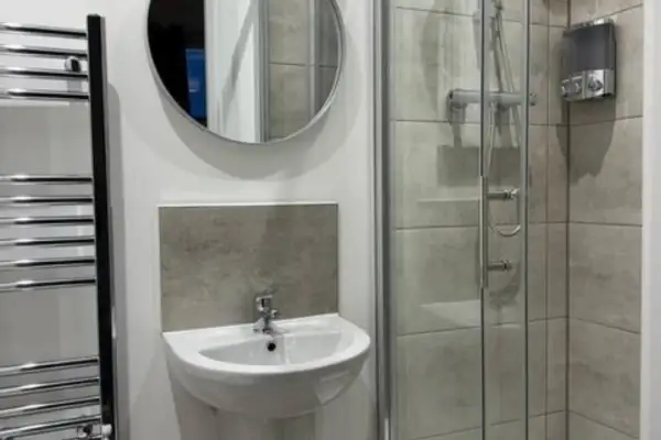 En-Suite Double Room, Microwave & Fridge, Smart TV - Image 6