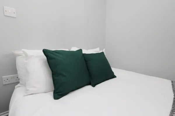 En-Suite Double Room, Microwave & Fridge, Smart TV - Image 10