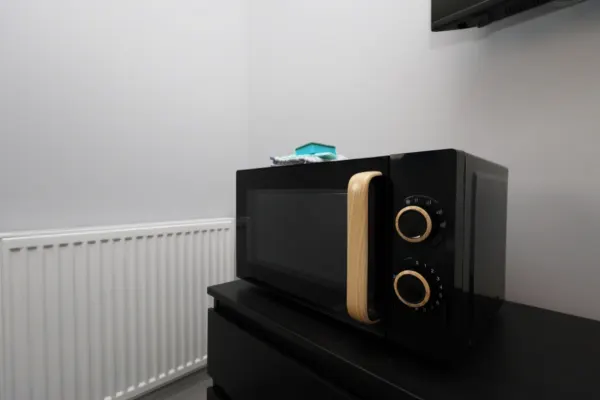 En-Suite Double Room, Microwave & Fridge, Smart TV - Image 6