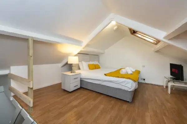 1391 Neath Road - Flat 3 - Image 18