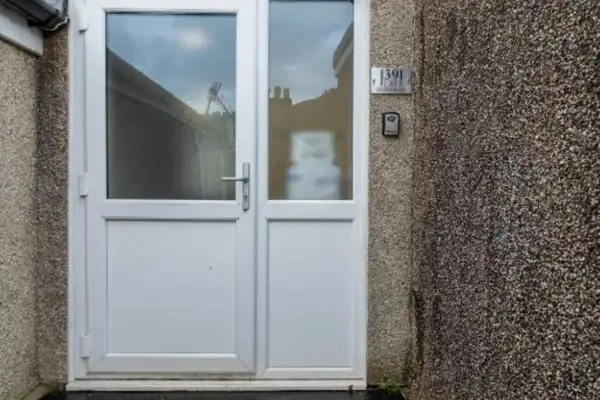 1391 Neath Road - Flat 3 - Image 5
