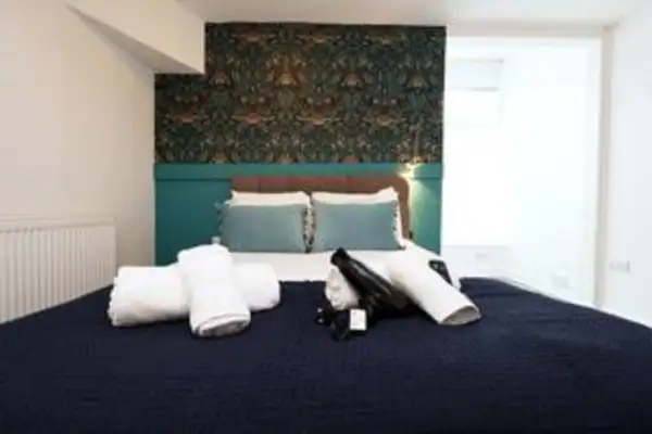 Double Room, Kitchen, Parking - Image 8