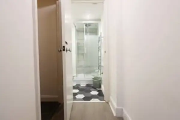 Double Room, Kitchen, Parking - Image 7