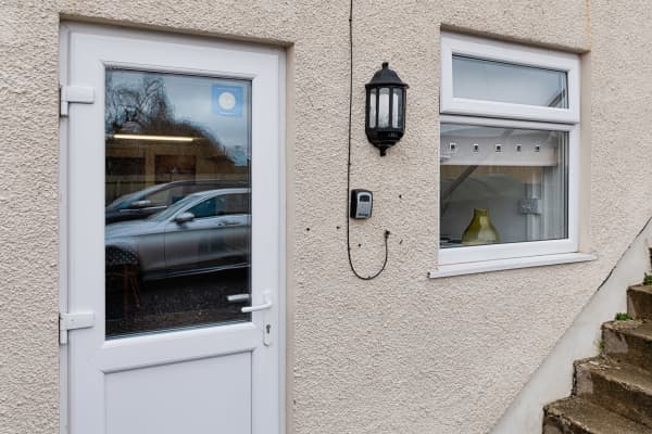 Double room, Kitchen, Livingroom & Private Parking - Image 18