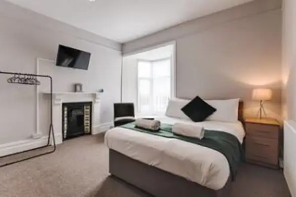 Double Room, Kitchen, Parking - Image 5