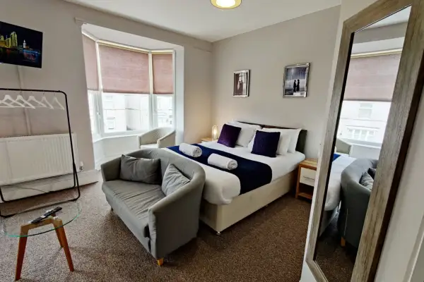 Double Room, Kitchen, Parking - Image 12