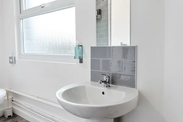 Fully Equipped Kitchen, Double room, Parking - Image 4