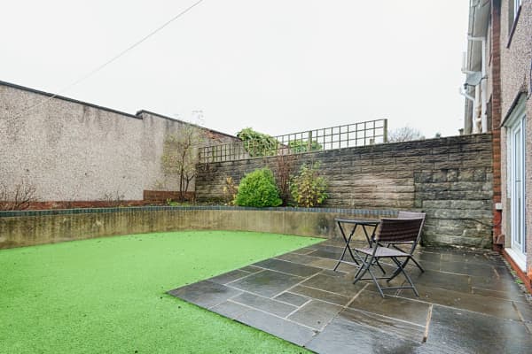Singleton House Parking & Garden - Image 15