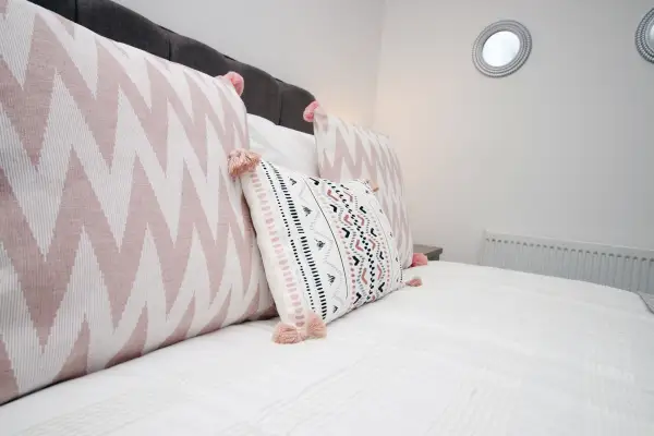 4-Bed Contractor House • Street Parking - Image 32