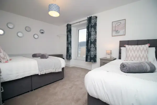 4-Bed Contractor House • Street Parking - Image 41