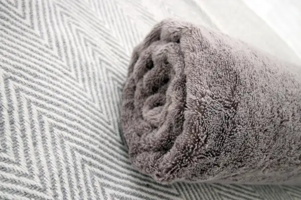 4-Bed Contractor House • Street Parking - Image 9