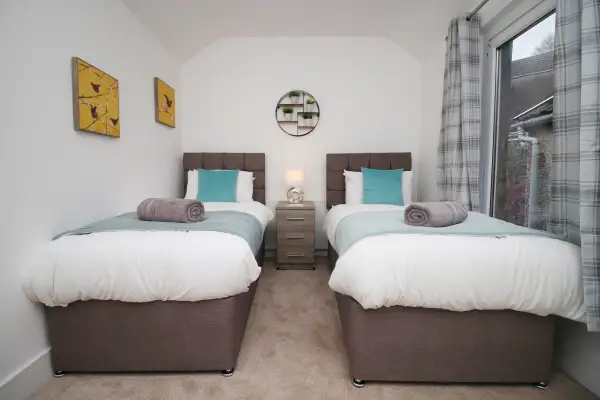 4-Bed Contractor House • Street Parking - Image 4