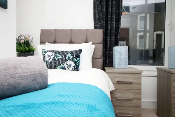 4-Bed Contractor House • Street Parking - Image 57