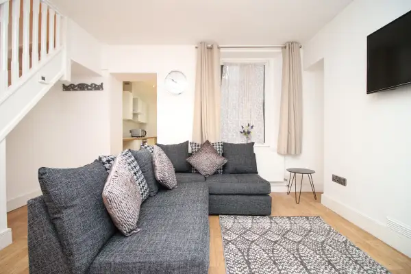 4-Bed Contractor House • Street Parking - Image 2