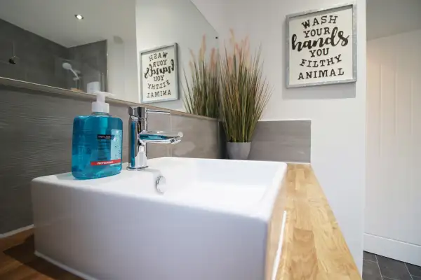 4-Bed Contractor House • Street Parking - Image 5