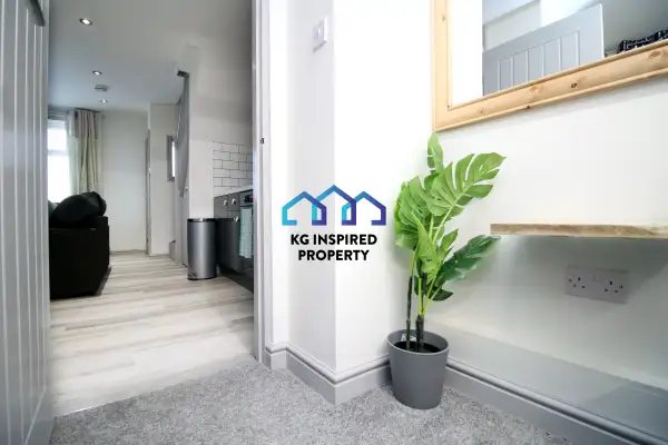 3 Beds • Parking • Near Morriston Hospital - Image 3