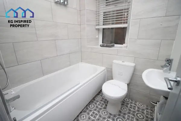 3 Beds • Parking • Near Morriston Hospital - Image 49