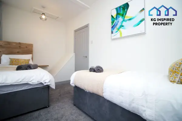 3 Beds • Parking • Near Morriston Hospital - Image 15