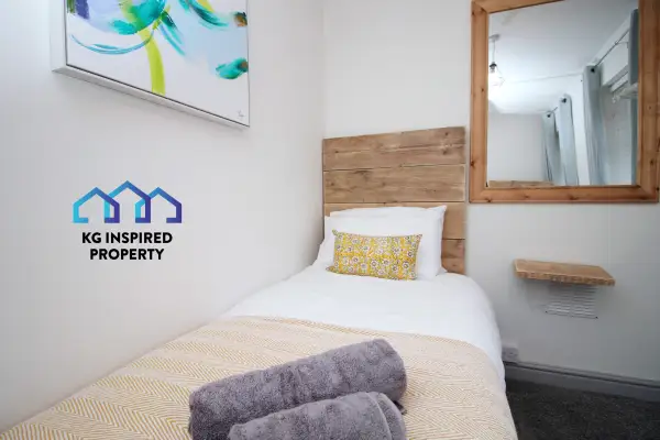 3 Beds • Parking • Near Morriston Hospital - Image 35