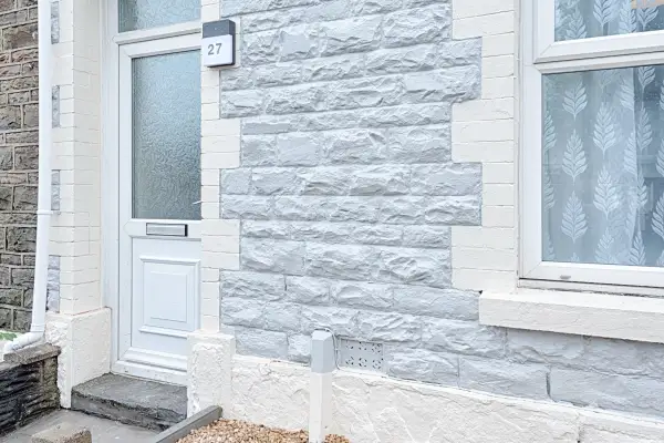 4-Bed Contractor Home • Garden • Near M4 & City - Image 32