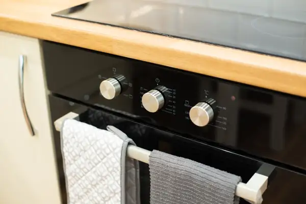 4-Bed Contractor Home • Garden • Near M4 & City - Image 4