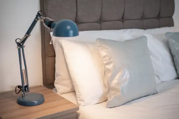 4-Bed Contractor Home • Garden • Near M4 & City - Image 28