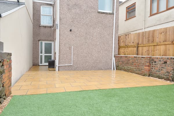 4-Bed Contractor Home • Garden • Near M4 & City - Image 15