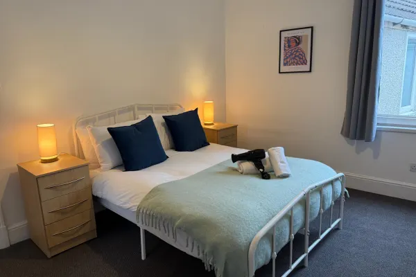 Spacious 6-Bed Home for Work Crews & Groups - Image 18