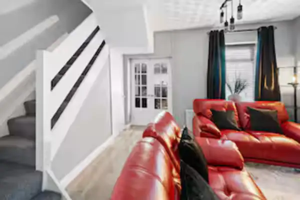 4-Bed • 2.5 Bath • Central • Ideal for Contractors - Image 9