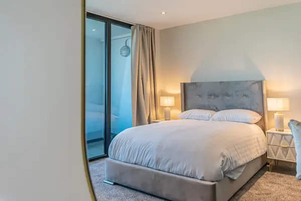 1BR Apt • Balcony • Smart TVs in All Rooms - Image 1