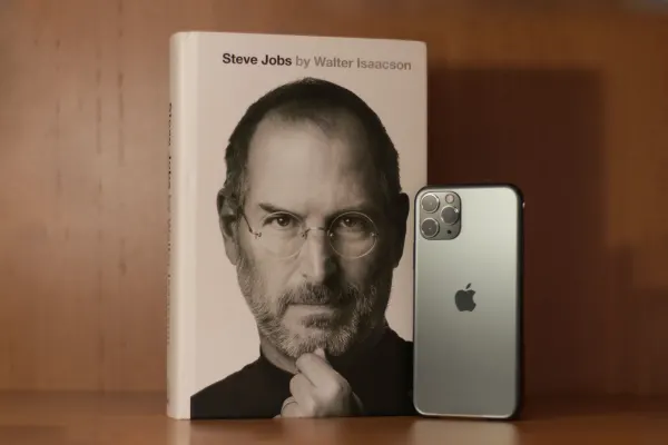 Fimtan ár síðani iPhone varð kunngjørd