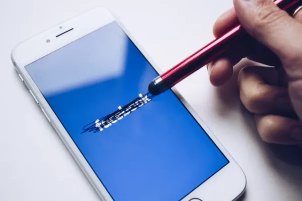 Meta hóttir við at lukka Facebook og Instagram niður í Evropa