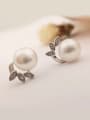 Fashion Three-leaf Freshwater Pearl stud Earring