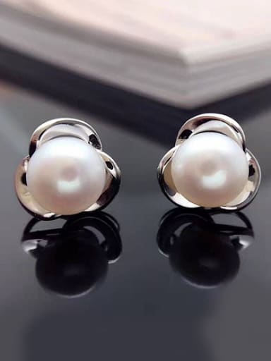 Fashion Freshwater Pearl Flower stud Earring