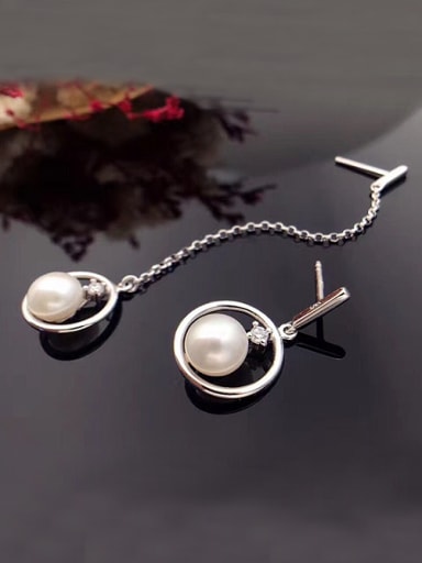 Freshwater Pearl Asymmetric threader earring