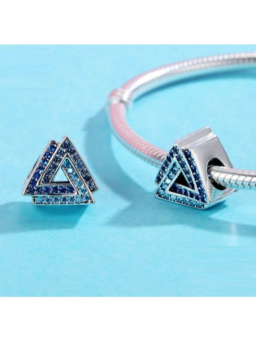 Maja 925 silver triangle shape charm