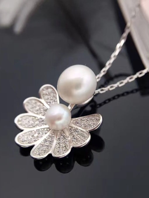 Evita Peroni Fashion Freshwater Pearl Flower Necklace