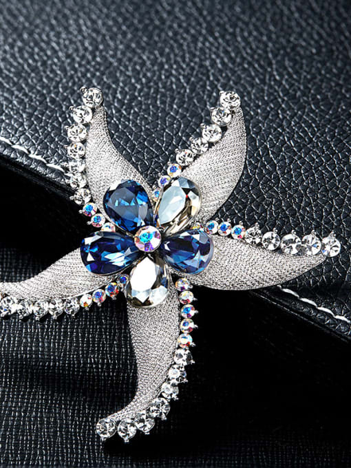 Maja Five-pointed Star Shaped Brooch