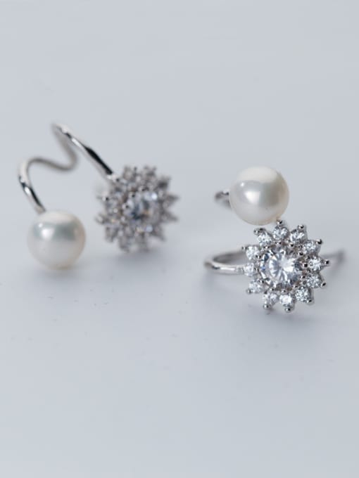 Tina All-match Flower Shaped Artificial Pearl Clip Earrings