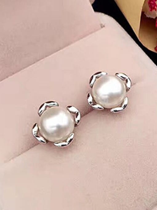 Evita Peroni Simple Freshwater Pearl Flower stud Earring