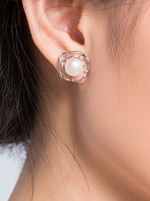 Evita Peroni 2018 Freshwater Pearl Hollow Flower stud Earring